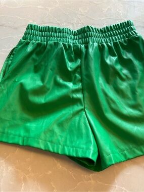 High-Waist Green Faux Leather Women's Shorts with Elastic Waist
